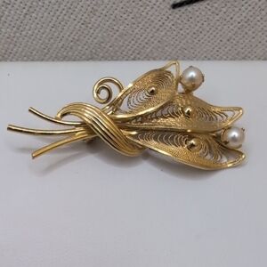 Gold and Cream Floral Filigree Brooch